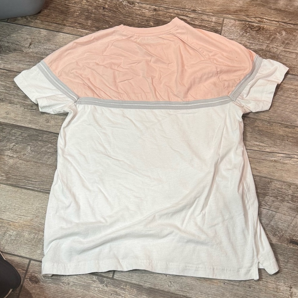 Guess TShirt​​ - Picture 5 of 5